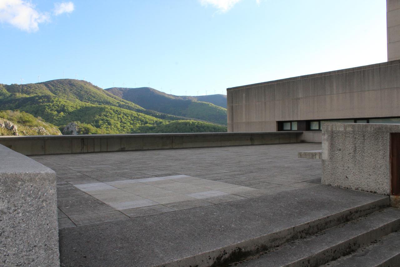 Arantzazu Aterpetxea Hostel Onate Bagian luar foto
